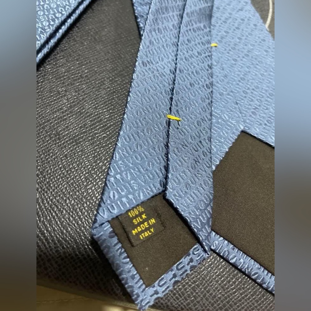 Louis Vuitton Ties - Picture 4 of 5